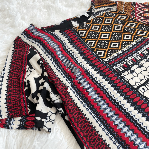 Chaus Geometric Abstract Short Sleeve Blouse Women’s size Medium - Picture 4 of 9